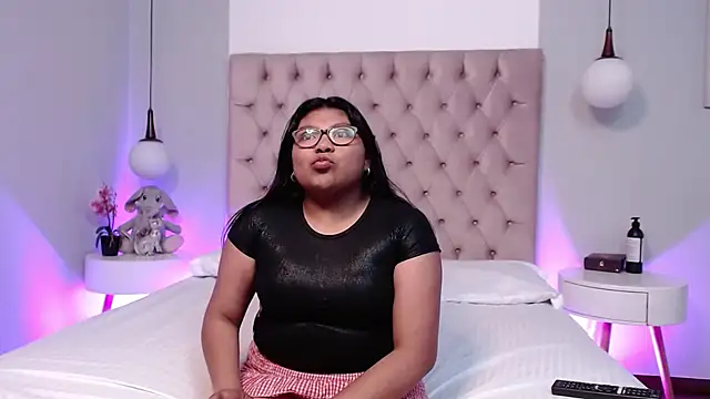 Kiri Black  online show from 01-16-26, 04:05