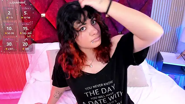 Snapshot of DakotaMoonn chatting on 02-04-26, 12:44 DakotaMoonn online show from 02-04-26, 12:44