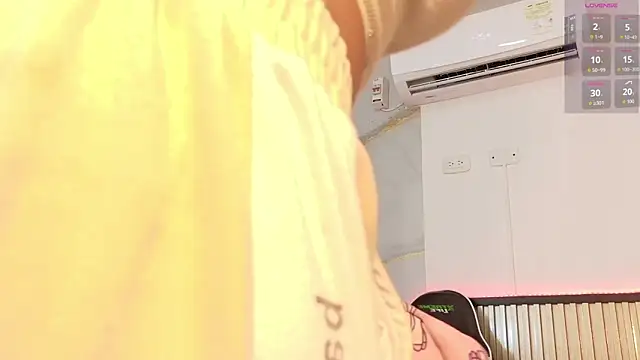 Scarlet Vixen  online show from 02-18-26, 12:01