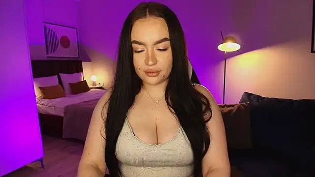 tinafox  online show from 02-19-26, 08:10