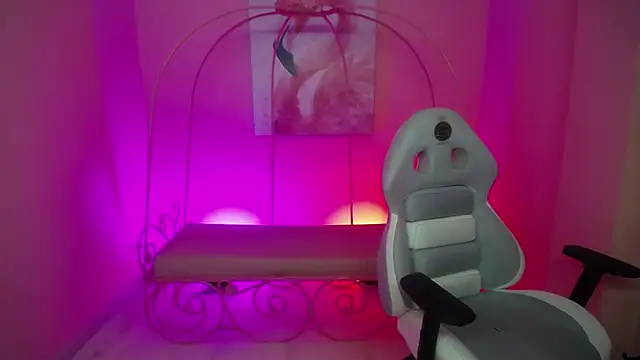 Snapshot of Ashley_benson_x chatting on 02-02-26, 08:18 Ashley benson x online show from 02-02-26, 08:18