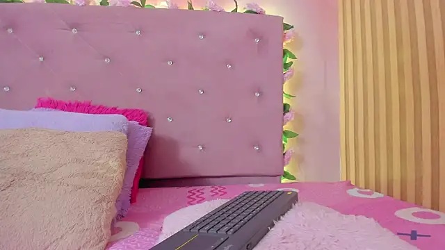 lovely  kiss   online show from 06-08-26, 06:19