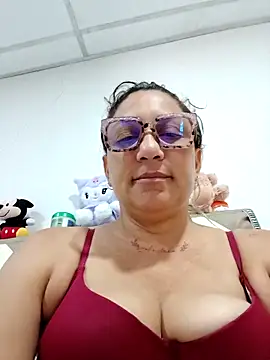 Snapshot of mariacarlota chatting on 05-07-26, 01:16 mariacarlota online show from 05-07-26, 01:16