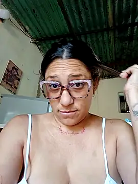 Snapshot of mariacarlota chatting on 05-09-26, 01:27 mariacarlota online show from 05-09-26, 01:27
