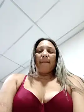 Snapshot of mariacarlota chatting on 05-10-26, 01:44 mariacarlota online show from 05-10-26, 01:44