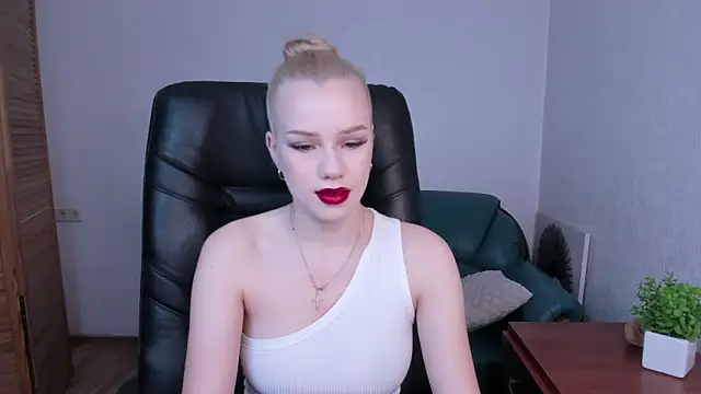 Snapshot of Stacy_Western chatting on 02-12-26, 01:06 Stacy Western online show from 02-12-26, 01:06