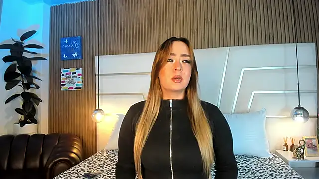 Xara Shadow online show from 04-10-26, 12:05