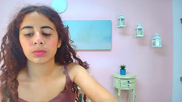 Snapshot of scarlett_clyde chatting on 06-19-26, 12:42 scarlett clyde online show from 06-19-26, 12:42