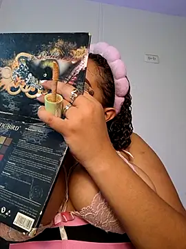 Snapshot of curly_girl_31 chatting on 02-13-26, 06:48 curly girl 31 online show from 02-13-26, 06:48