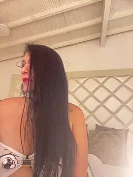 Snapshot of Miaswwe chatting on 02-25-26, 03:21 Miaswwe online show from 02-25-26, 03:21