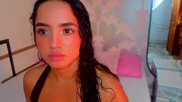 Emma Thompssonn online show from 05-18-26, 12:00
