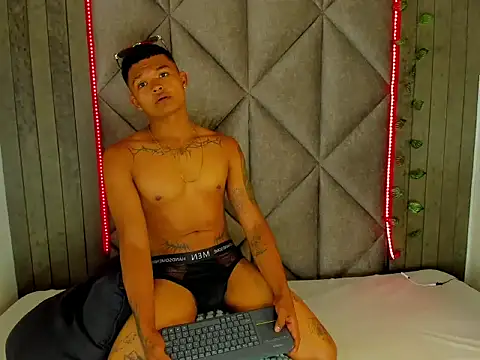 AndrewKenoxx  online show from 03-07-26, 07:44