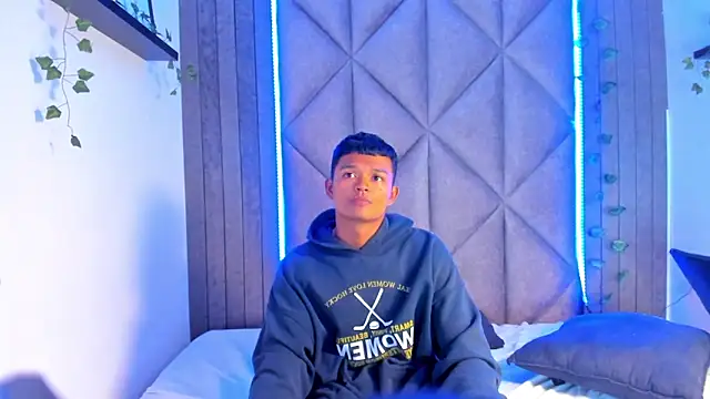 AndrewKenoxx  online show from 04-02-26, 01:47