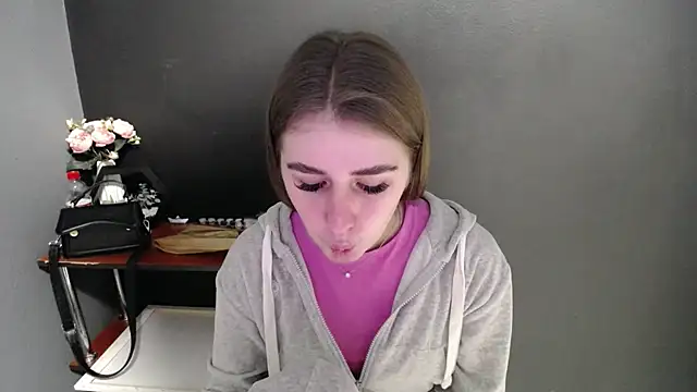 Sunny siren online show from 02-18-26, 01:29