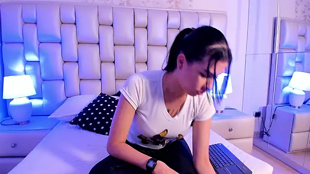 naomi heat  online show from 01-17-26, 11:15