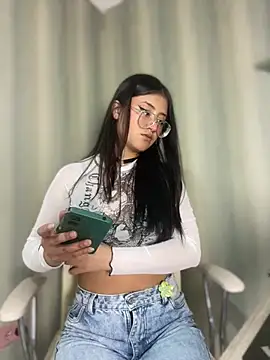 Snapshot of StrawberryPink_ chatting on 02-21-26, 12:06 StrawberryPink online show from 02-21-26, 12:06