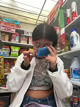 Snapshot of StrawberryPink_ chatting on 02-27-26, 11:32 StrawberryPink online show from 02-27-26, 11:32