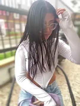 StrawberryPink  online show from 03-06-26, 11:28