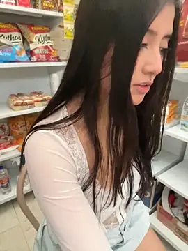 StrawberryPink  online show from 04-17-26, 11:24