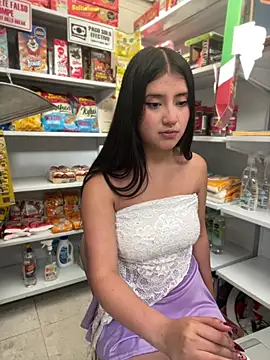 StrawberryPink  online show from 04-18-26, 11:25