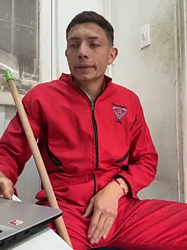 Snapshot of santiObrero chatting on 03-18-26, 05:38 santiObrero online show from 03-18-26, 05:38