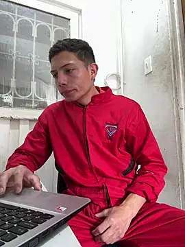 Snapshot of santiObrero chatting on 04-18-26, 03:05 santiObrero online show from 04-18-26, 03:05
