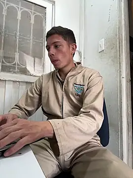 Snapshot of santiObrero chatting on 04-21-26, 04:01 santiObrero online show from 04-21-26, 04:01