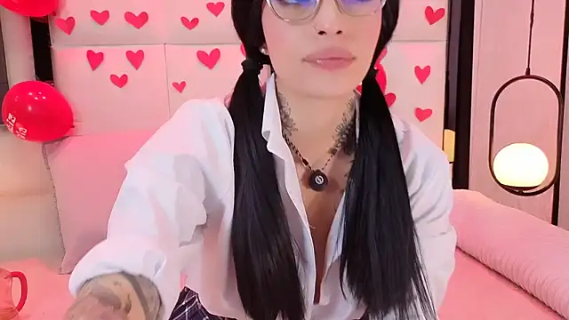 Snapshot of JuneCollins chatting on 02-15-26, 08:38 JuneCollins online show from 02-15-26, 08:38