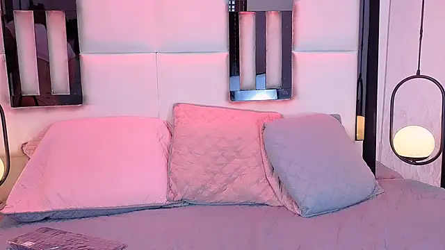 Snapshot of JuneCollins chatting on 02-27-26, 09:15 JuneCollins online show from 02-27-26, 09:15