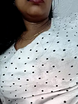 Hot-Tinaa online show from 04-07-26, 12:33