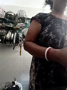 Hot-Tinaa online show from 04-24-26, 08:50