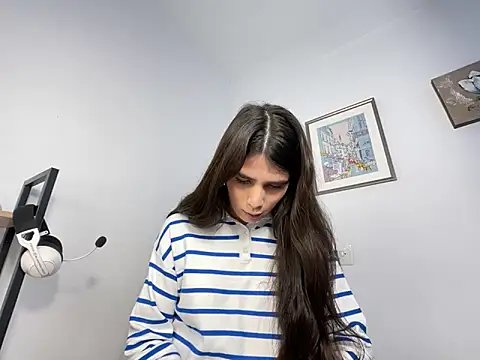 Snapshot of Lily_WellGifted chatting on 02-02-26, 08:57 Lily WellGifted online show from 02-02-26, 08:57