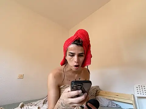 Snapshot of Lily_WellGifted chatting on 05-17-26, 02:13 Lily WellGifted online show from 05-17-26, 02:13