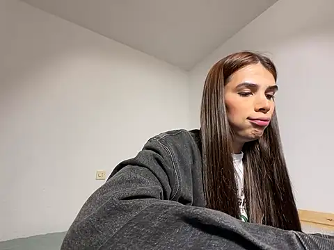 Snapshot of Lily_WellGifted chatting on 05-18-26, 08:14 Lily WellGifted online show from 05-18-26, 08:14