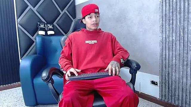 Dogan Renzo0 online show from 02-06-26, 07:28