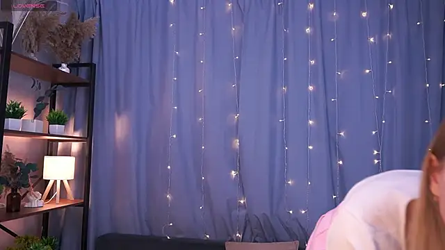 LanaRoxxy online show from 04-15-26, 12:23