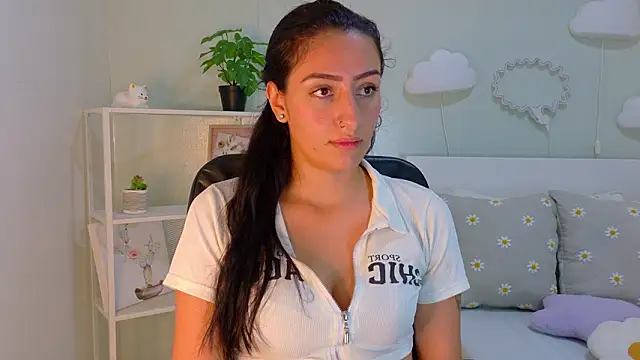 Snapshot of AmmyRouse__ chatting on 02-14-26, 11:40 AmmyRouse online show from 02-14-26, 11:40