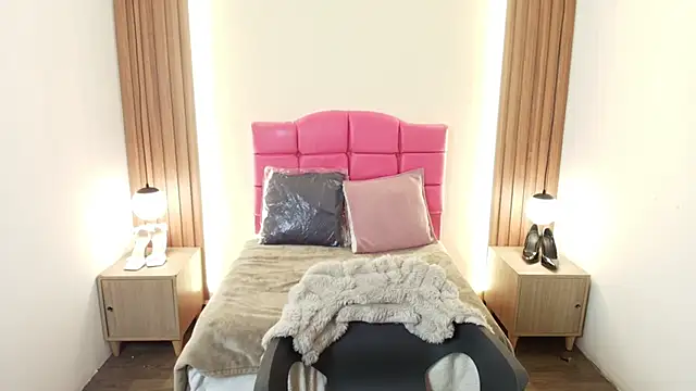 IvonneRoss  online show from 02-26-26, 12:15