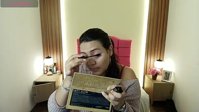 IvonneRoss  online show from 04-06-26, 11:55