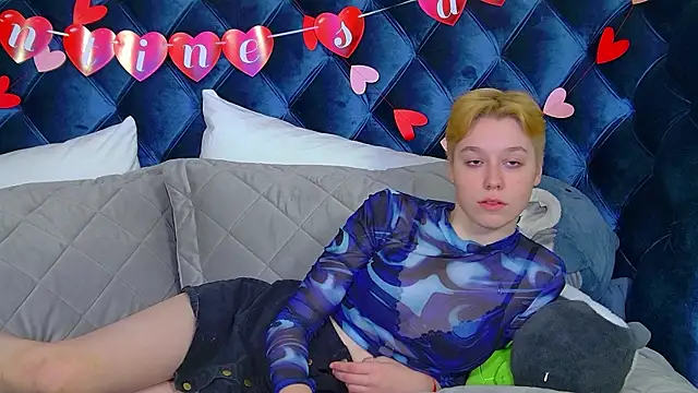 Snapshot of AgataGate chatting on 02-11-26, 03:44 AgataGate online show from 02-11-26, 03:44