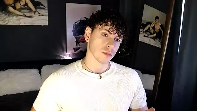Snapshot of TylerGibson chatting on 07-16-26, 04:40 TylerGibson online show from 07-16-26, 04:40