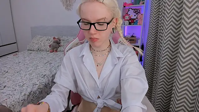 Snapshot of Mia_WaterFall chatting on 02-06-26, 03:11 Mia WaterFall online show from 02-06-26, 03:11