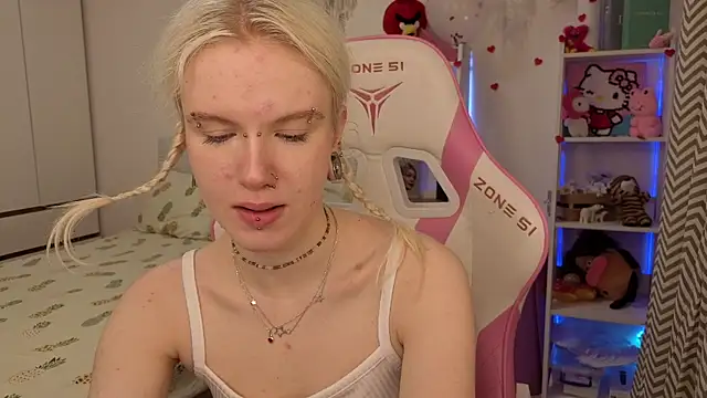 Snapshot of Mia_WaterFall chatting on 02-25-26, 03:16 Mia WaterFall online show from 02-25-26, 03:16