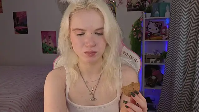 Mia WaterFall online show from 05-19-26, 03:13