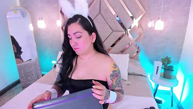 Snapshot of KathiaJenner chatting on 02-11-26, 12:10 KathiaJenner online show from 02-11-26, 12:10