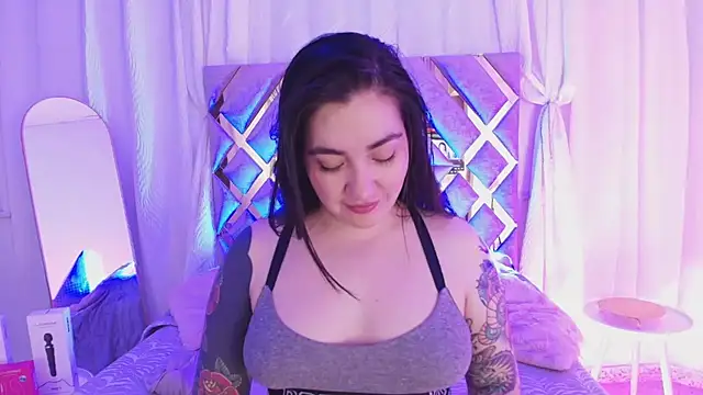 Snapshot of KathiaJenner chatting on 06-10-26, 11:09 KathiaJenner online show from 06-10-26, 11:09