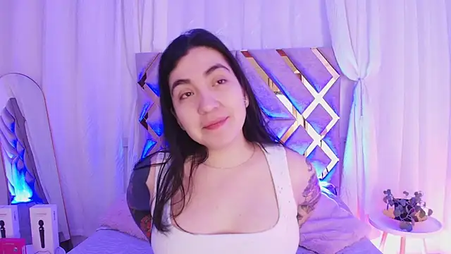 Snapshot of KathiaJenner chatting on 07-05-26, 11:39 KathiaJenner online show from 07-05-26, 11:39