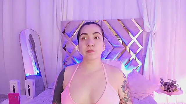 Snapshot of KathiaJenner chatting on 07-15-26, 11:37 KathiaJenner online show from 07-15-26, 11:37