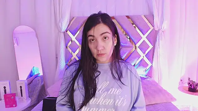 Snapshot of KathiaJenner chatting on 07-19-26, 11:25 KathiaJenner online show from 07-19-26, 11:25
