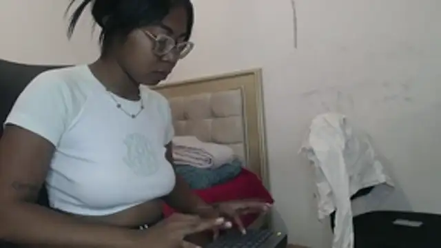 Snapshot of girl_sexy27 chatting on 02-28-26, 02:18 girl sexy27 online show from 02-28-26, 02:18